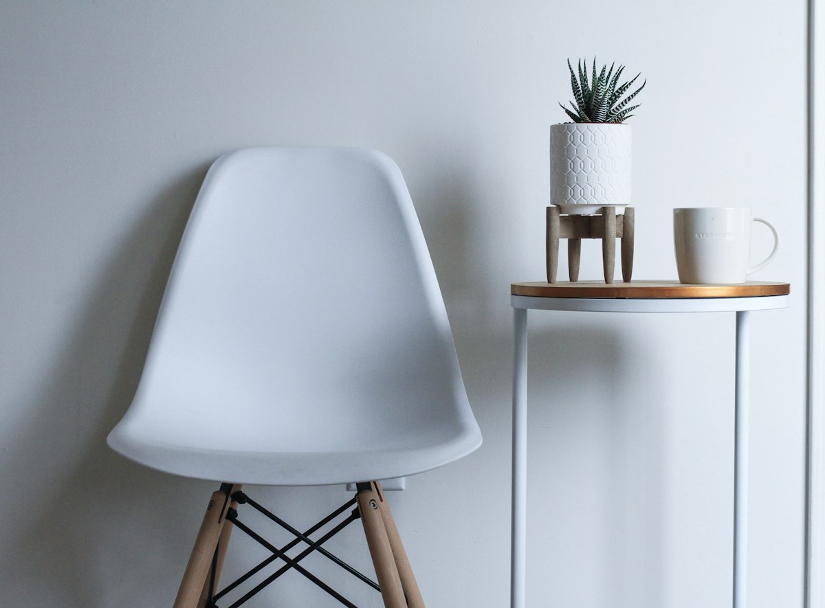 Minimalist Pedestal Side Table
